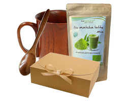 LESENI KOZAREC + ŽLIČKA +<br> MATCHA LATTE - DARILNI SET<br /><span>(250 ML + 150 G)</span>